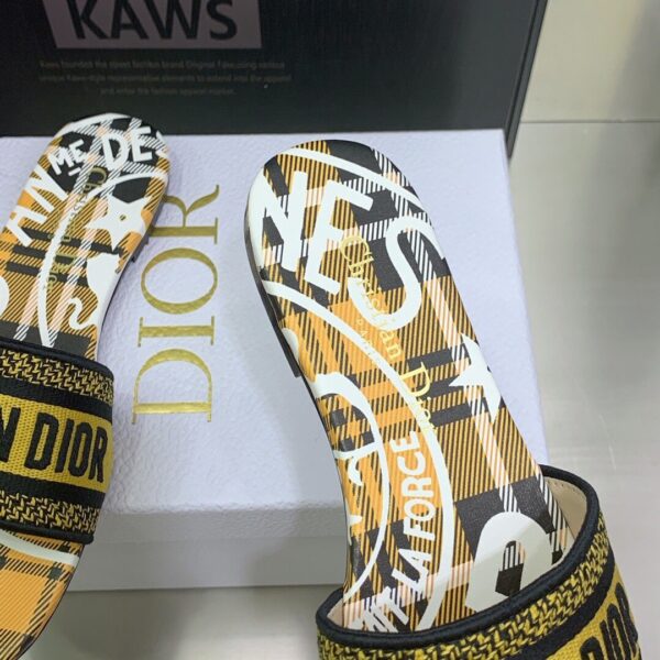 Christian Dior Women's Dway Slide Yellow and Black For Women CD KCQ209CEE_S56X