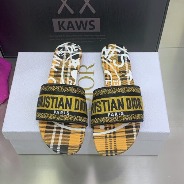 Christian Dior Women's Dway Slide Yellow and Black For Women CD KCQ209CEE_S56X