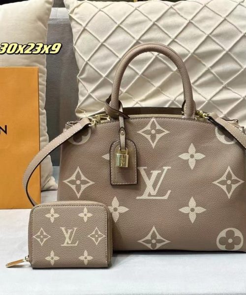 DBS-LC422 - Petit Palais Handbag Deal