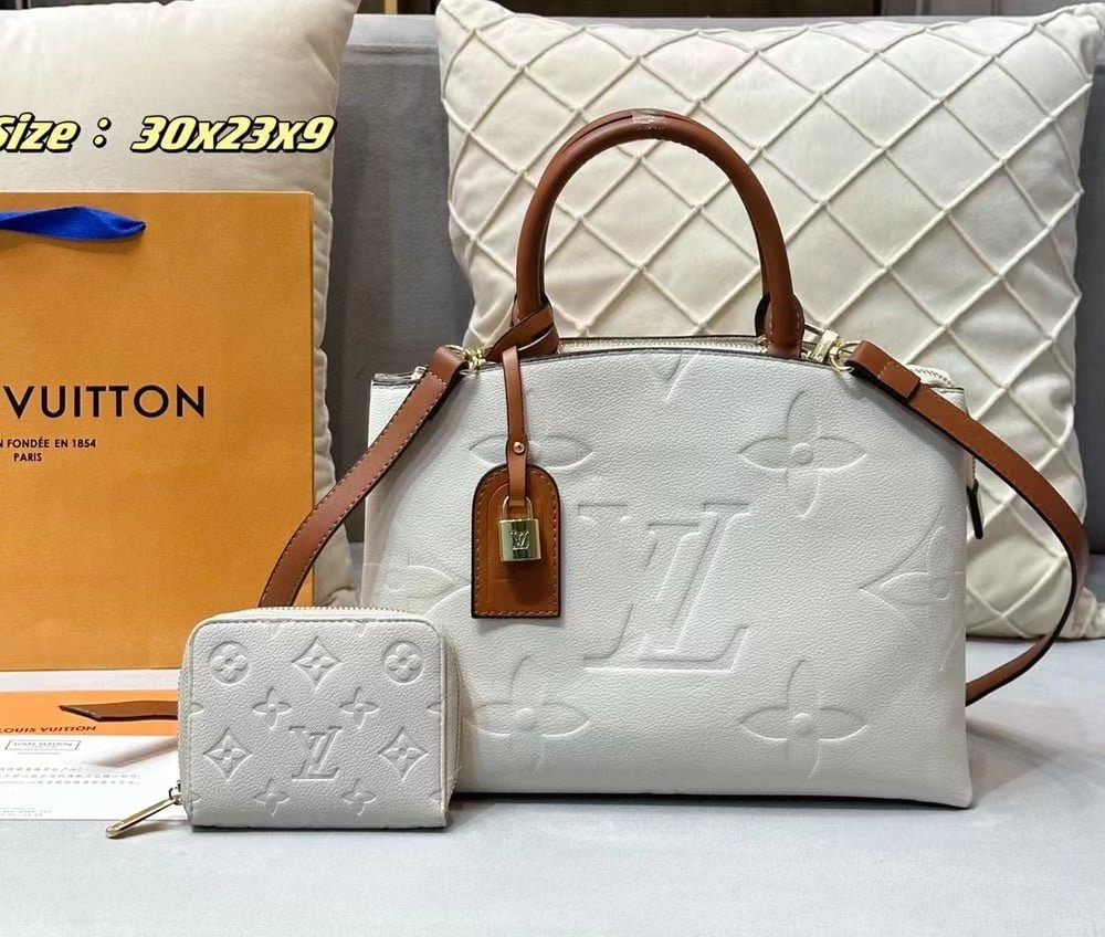 DBS-LC424 - Petit Palais Handbag Deal