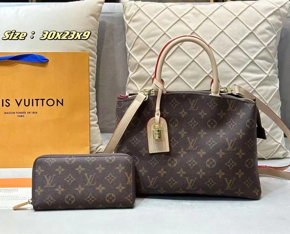 DBS-LC456 - Petit Palais Handbag Deal