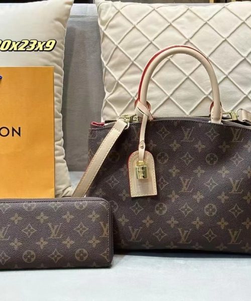 DBS-LC456 - Petit Palais Handbag Deal
