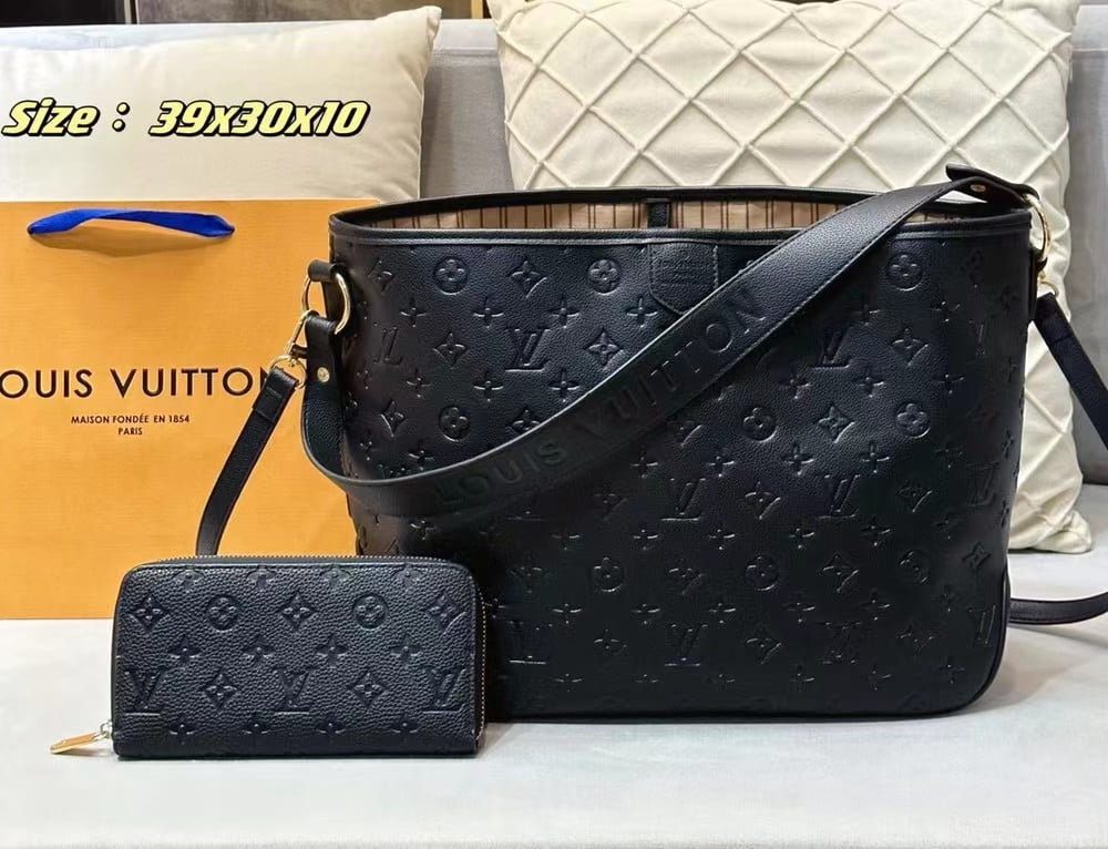 DBS-LC473 - Delightful MM Handbag Deal