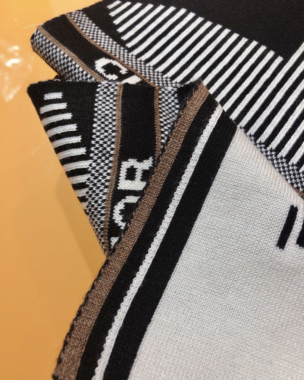 Dior Dioralps Reversible White/Black Wool and Cashmere Scarf 200cm/79in