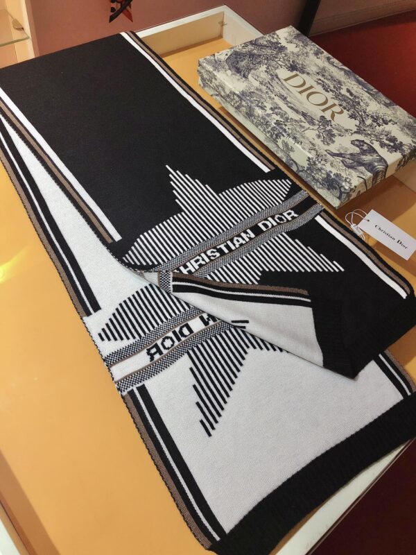 Dior Dioralps Reversible White/Black Wool and Cashmere Scarf 200cm/79in 