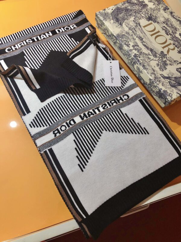 Dior Dioralps Reversible White/Black Wool and Cashmere Scarf 200cm/79in 