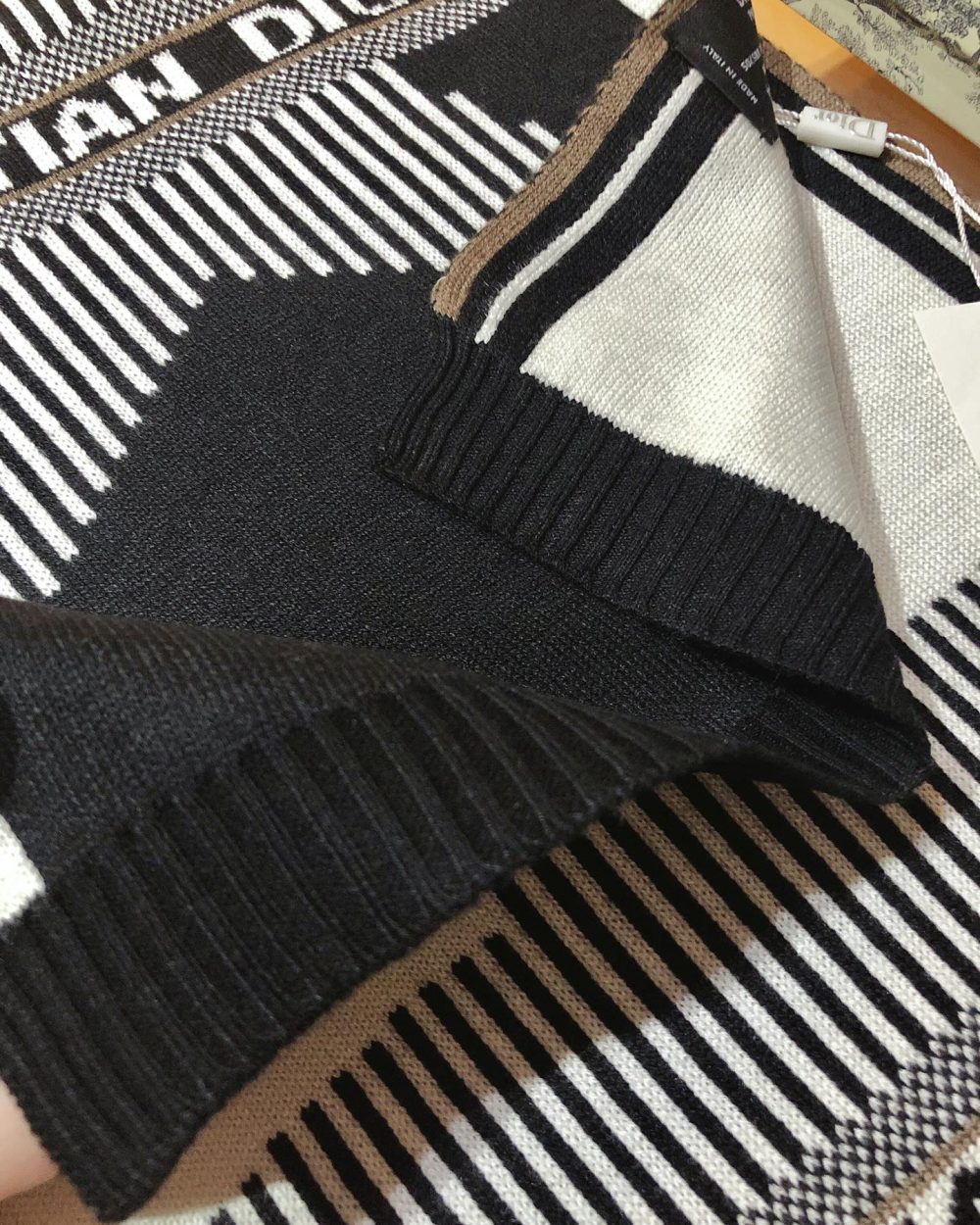 Dior Dioralps Reversible White/Black Wool and Cashmere Scarf 200cm/79in