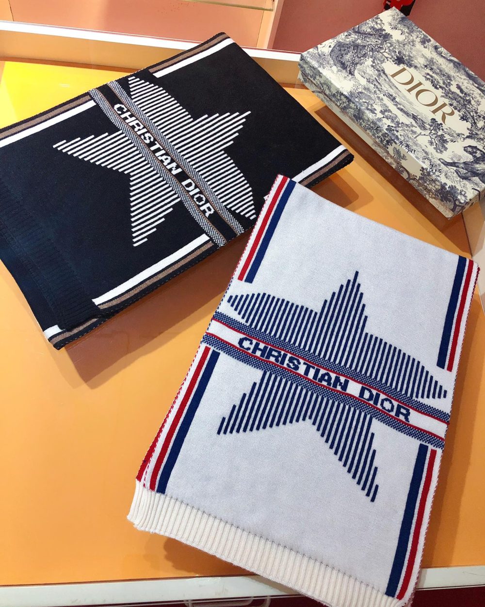 Dior Dioralps Reversible White/Black Wool and Cashmere Scarf 200cm/79in