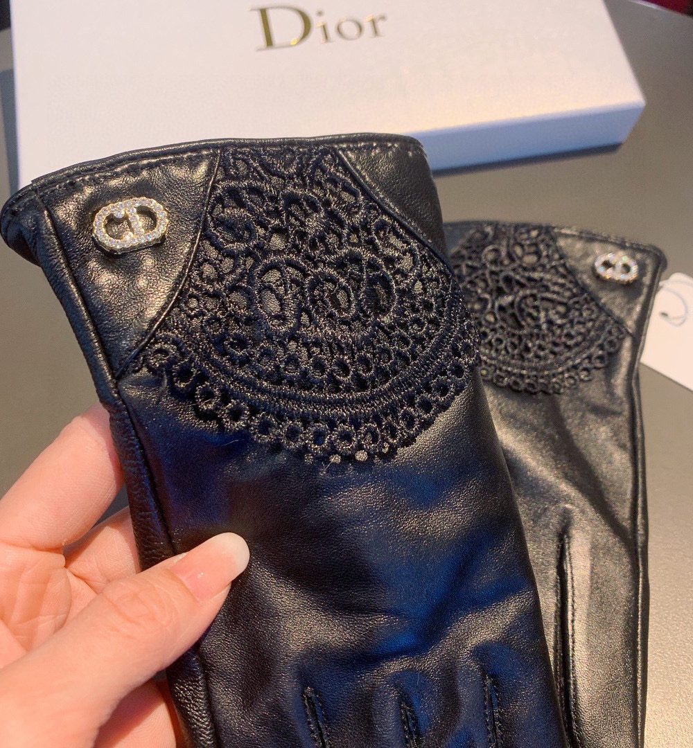 Dior Gloves In Black