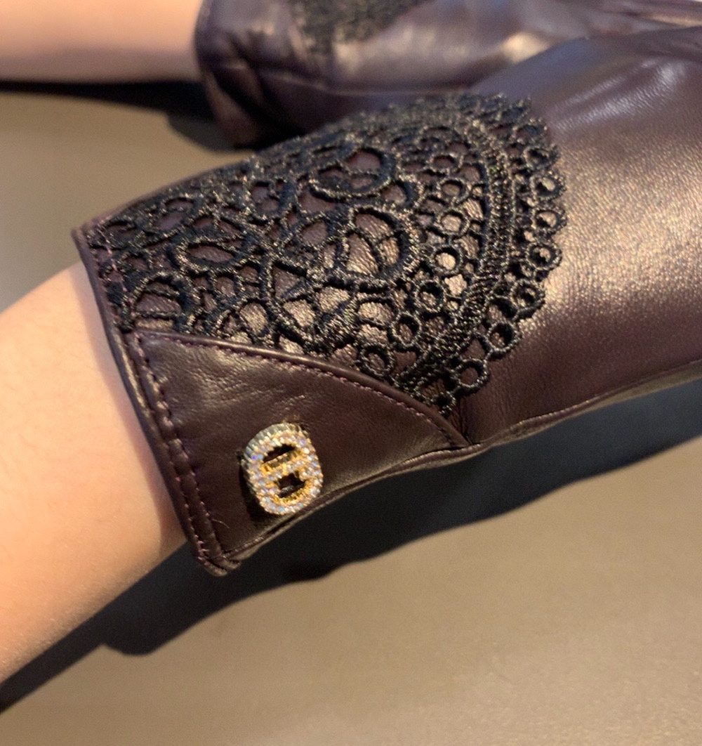 Dior Gloves In Dark Purple