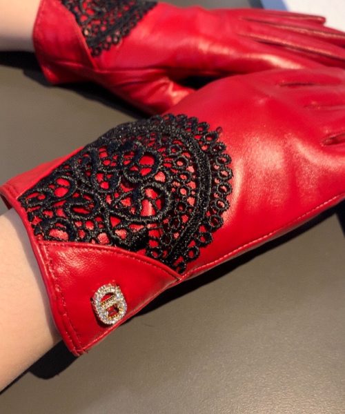 Dior Gloves In Red