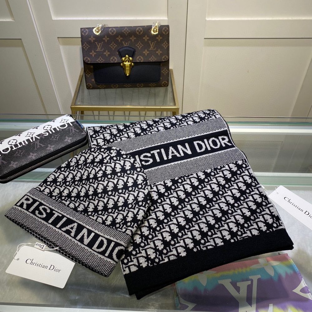 Dior Pompom Beanie & Scarf Set In Black  - Image 4