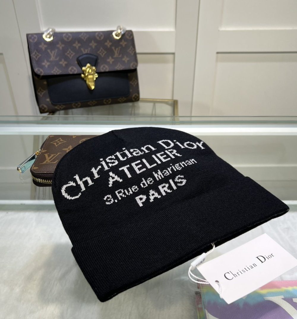 Dior Pompom Beanie In Black