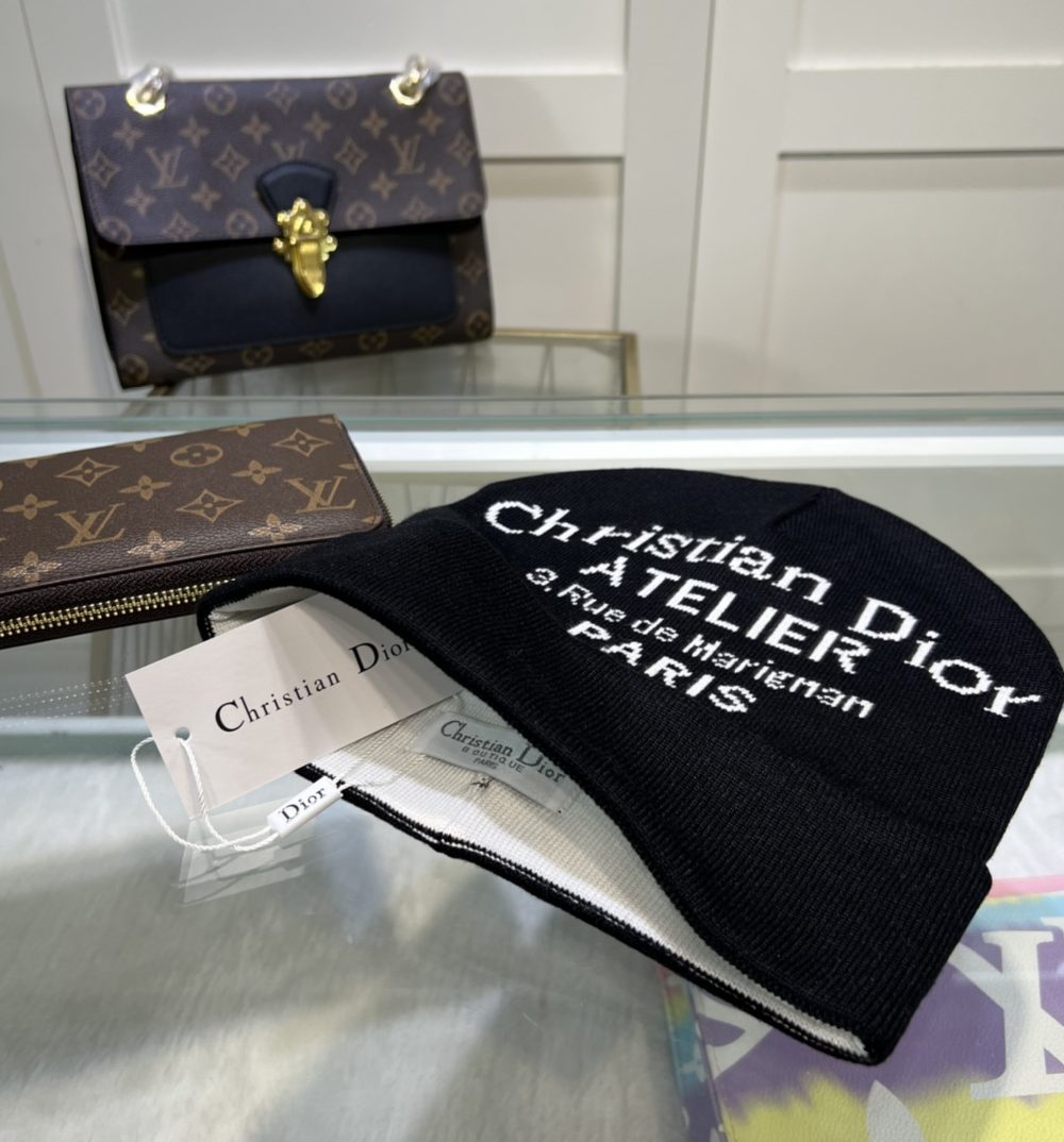 Dior Pompom Beanie In Black