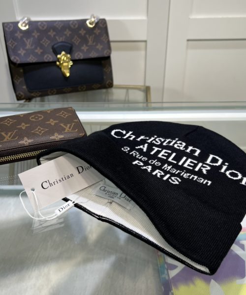 Dior Pompom Beanie In Black