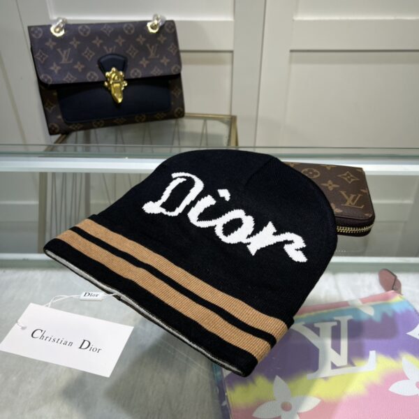 Dior Pompom Beanie In Black