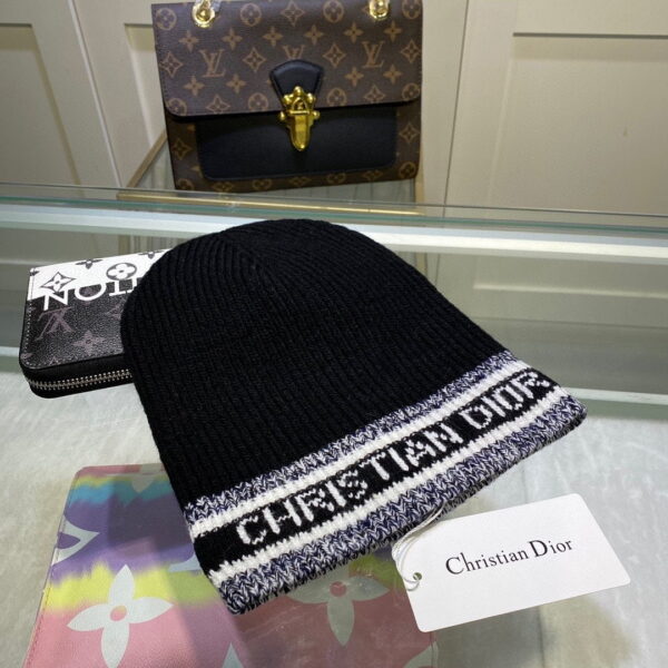 Dior Pompom Beanie In Black