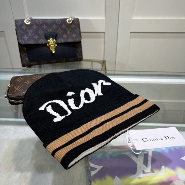 Dior Pompom Beanie In Black