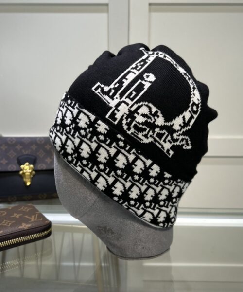 Dior Pompom Beanie In Black