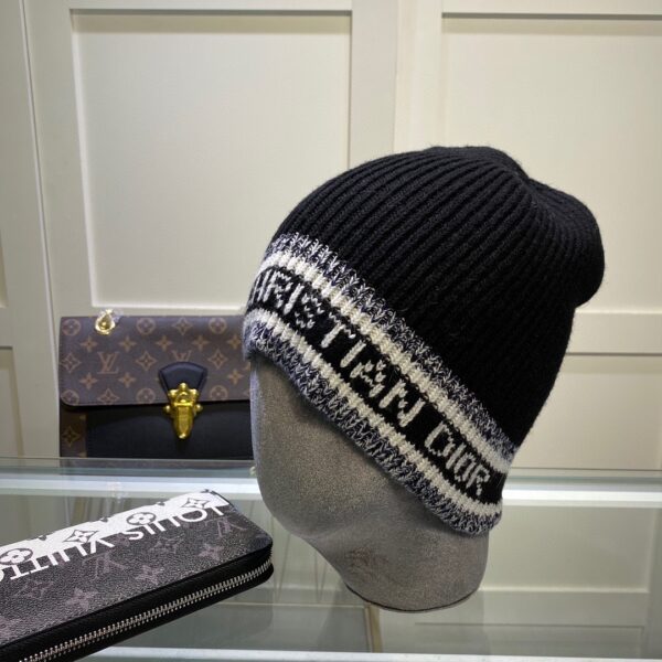 Dior Pompom Beanie In Black