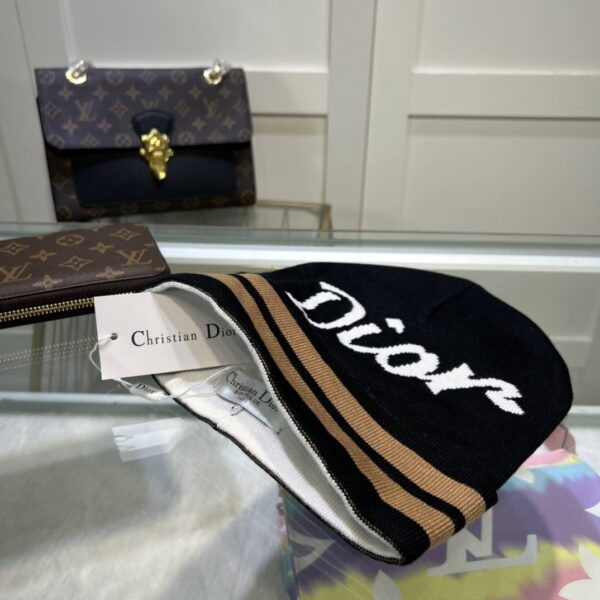 Dior Pompom Beanie In Black