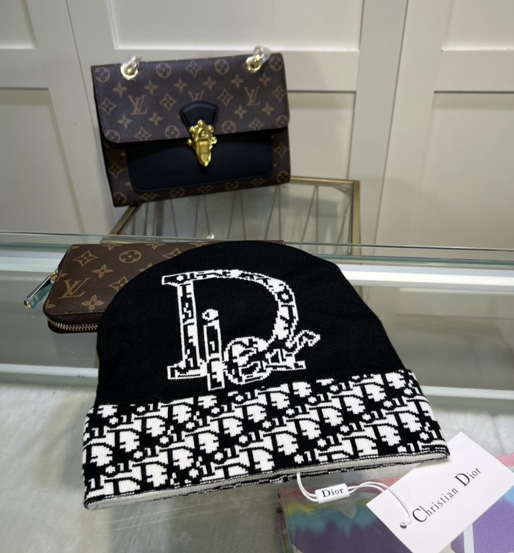 Dior Pompom Beanie In Black