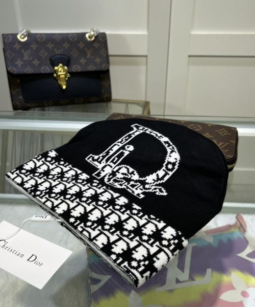 Dior Pompom Beanie In Black