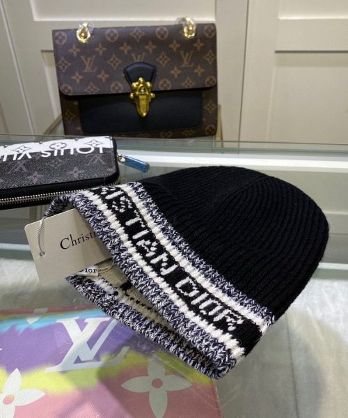 Dior Pompom Beanie In Black