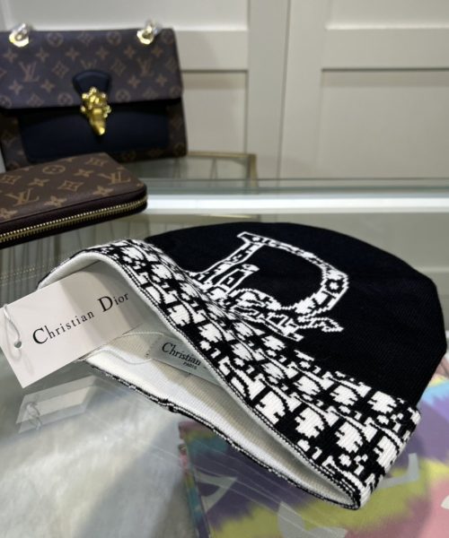 Dior Pompom Beanie In Black