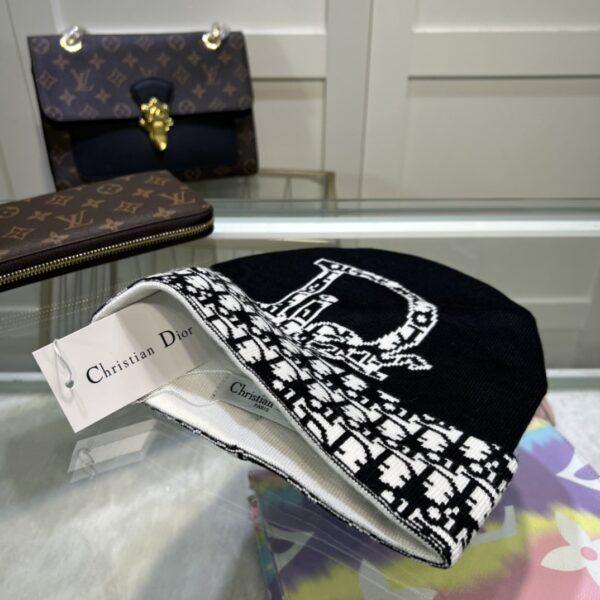 Dior Pompom Beanie In Black