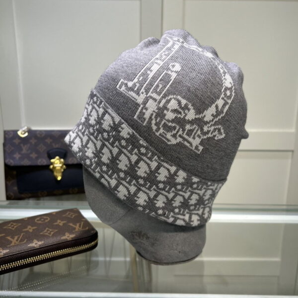 Dior Pompom Beanie In Grey