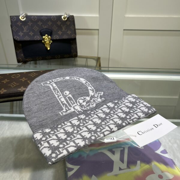 Dior Pompom Beanie In Grey
