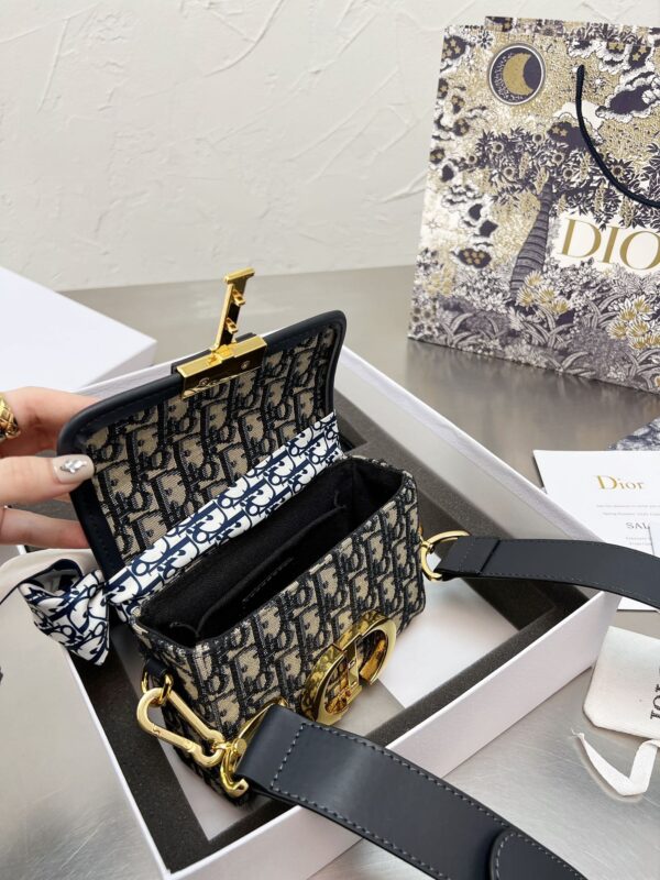 DM5036 - Dior Women's Fashion Bag