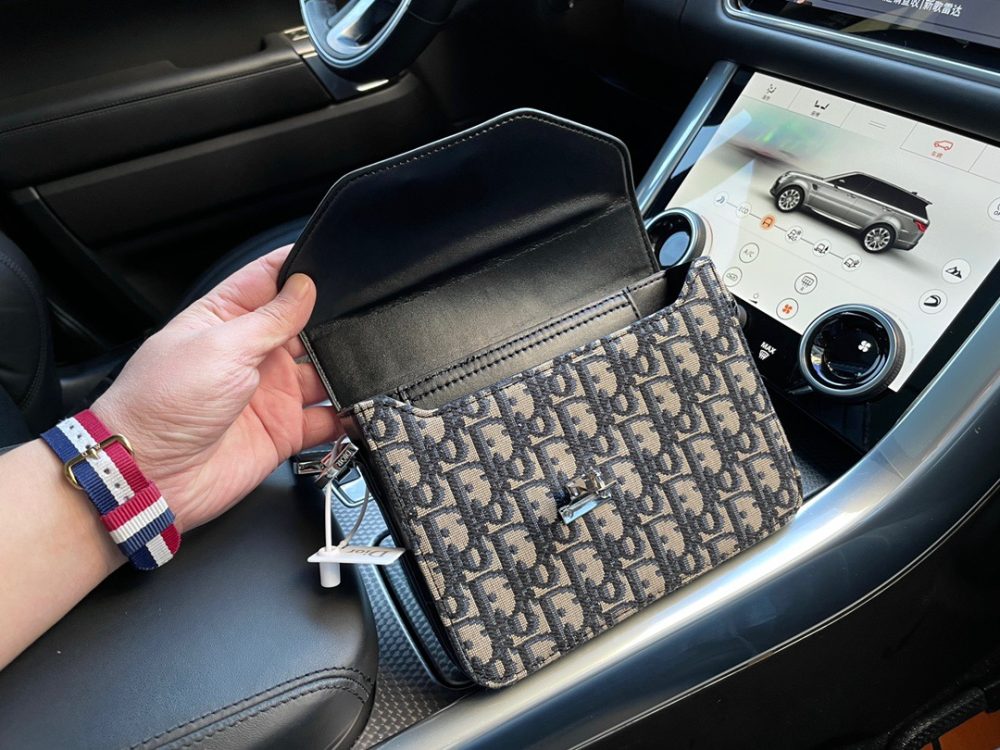DM5042 - Dior Fashion Bag - Image 7