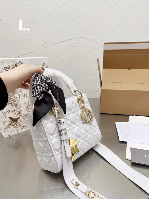 DM51 - Dior Women's Fashion Bag