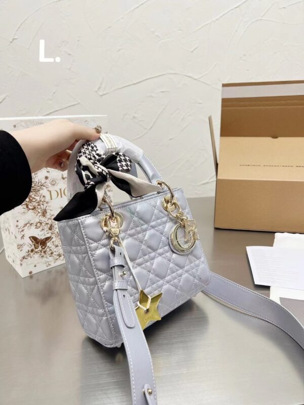 DM51 - Dior Women's Fashion Bag