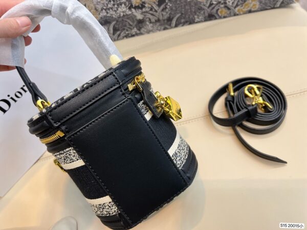 DM52 - Dior Women's Fashion Bag