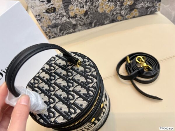DM52 - Dior Women's Fashion Bag