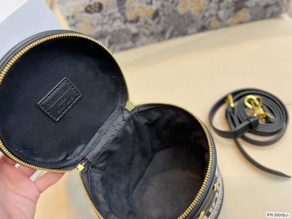 DM52 - Dior Women's Fashion Bag