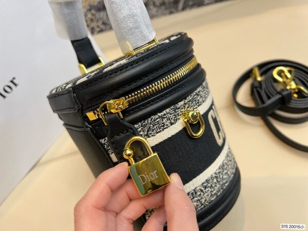 DM52 - Dior Women's Fashion Bag