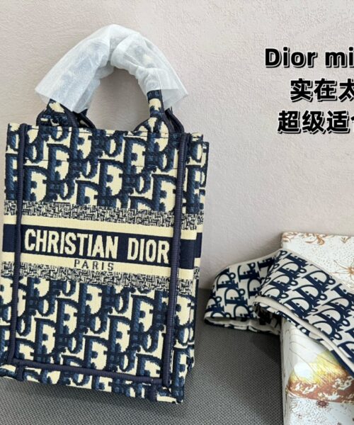 DM56 - Dior Women's Fashion Bag