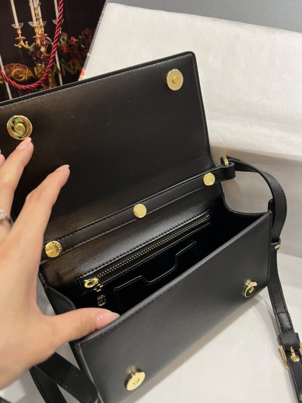 Dolce & Gabbana 3.5 Clutch Black For Women 8.3in/21cm DG BB7082AW57680999