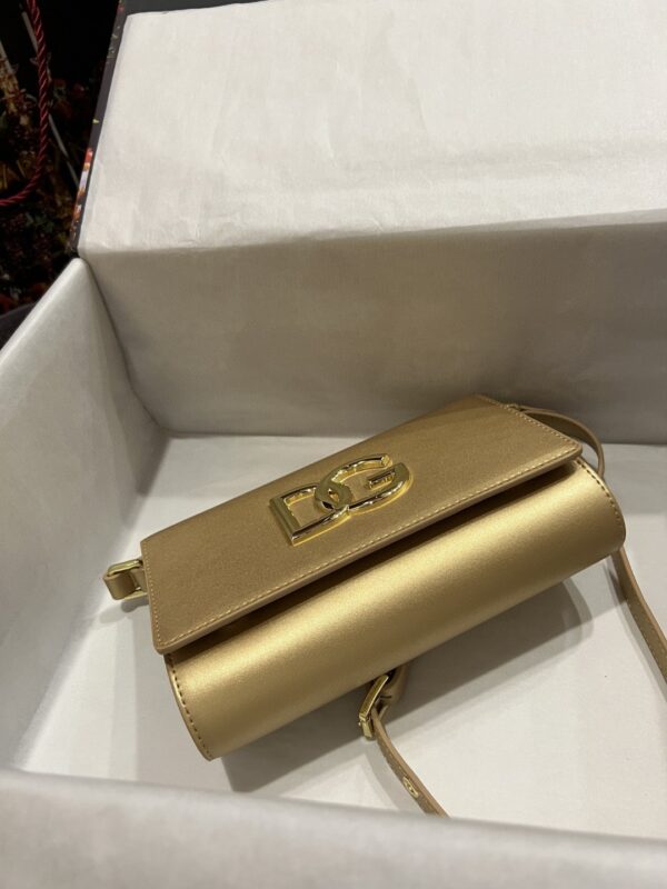 Dolce & Gabbana 3.5 Clutch Gold For Women 8.3in/21cm DG