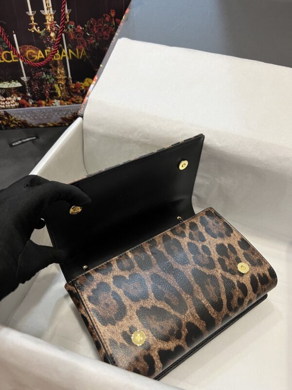Dolce & Gabbana Nappa DG Girls Shoulder Bag Leo Print For Women 8.3in/21cm DG