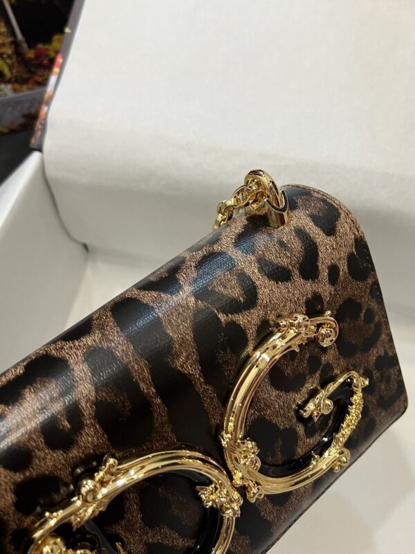 Dolce & Gabbana Nappa DG Girls Shoulder Bag Leo Print For Women 8.3in/21cm DG
