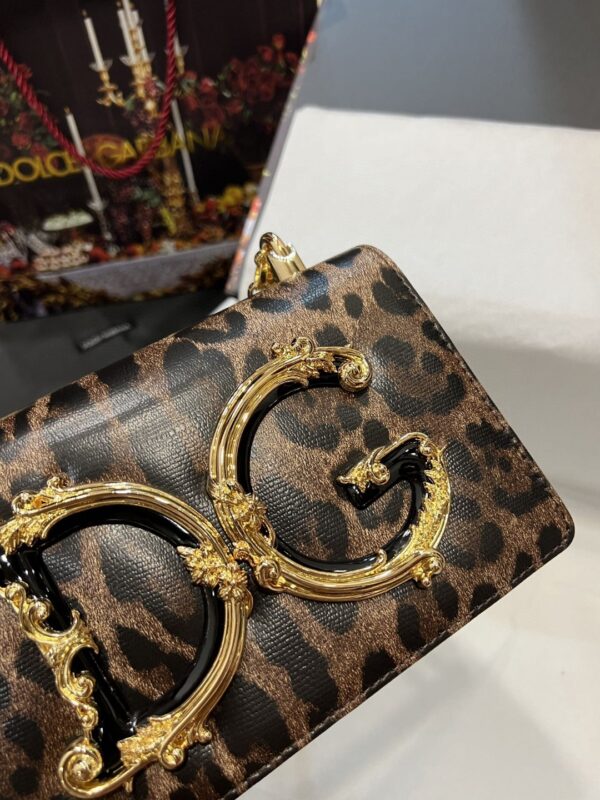 Dolce & Gabbana Nappa DG Girls Shoulder Bag Leo Print For Women 8.3in/21cm DG