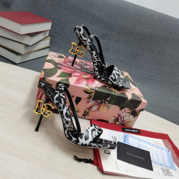 Dolce & Gabbana Patent Sandals Black For Women DG Shoes