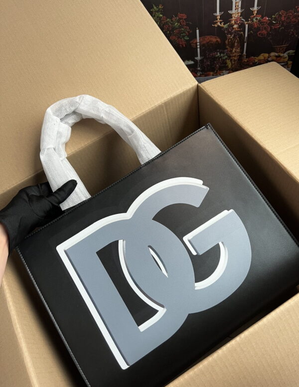 Dolce & Gabbana Small DG Daily Shopper With DG Logo Print Black For Women 14.6in/37cm DG BB7023AQ276HNSXI