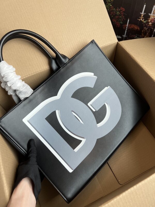 Dolce & Gabbana Small DG Daily Shopper With DG Logo Print Black For Women 14.6in/37cm DG BB7023AQ276HNSXI