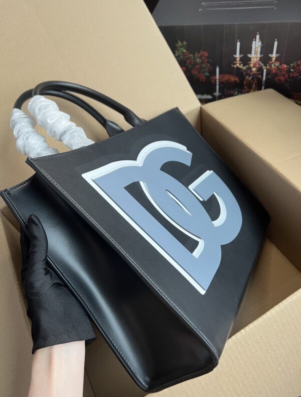 Dolce & Gabbana Small DG Daily Shopper With DG Logo Print Black For Women 14.6in/37cm DG BB7023AQ276HNSXI